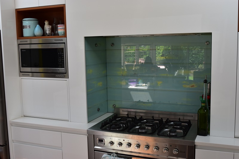 DIY Glass Splashback